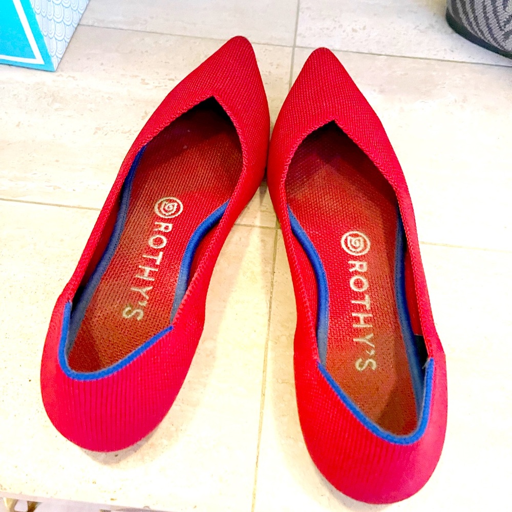 Red Rothy’s pairs of flats